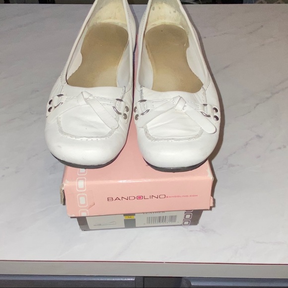 Bandolino White Flat Leather Shoes - Picture 12 of 12